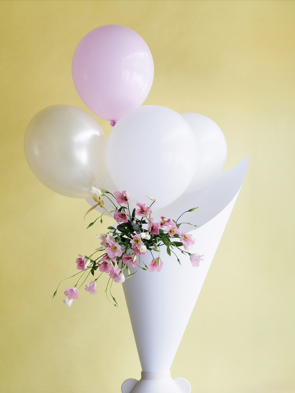 WITHOUT VASE